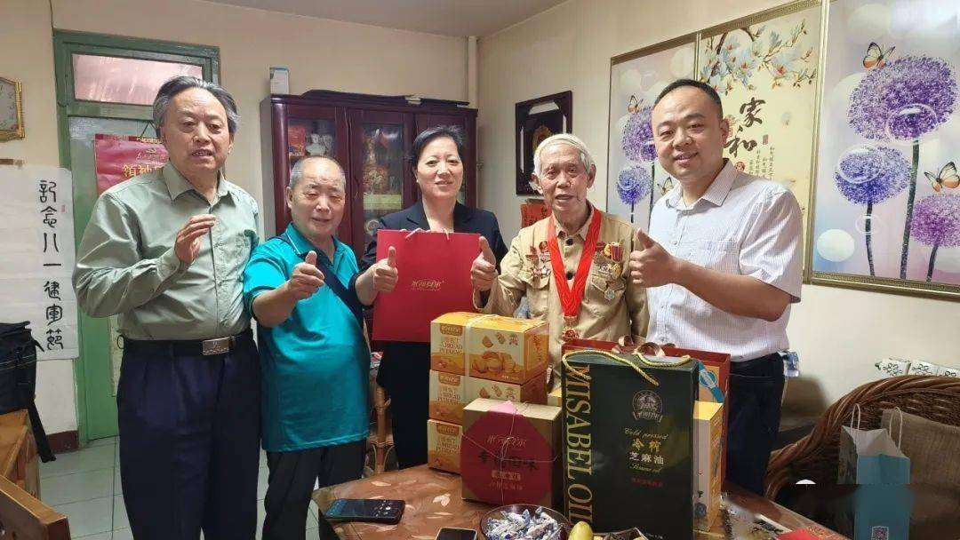 每逢佳节倍思亲八一佳节颂军人米莎贝尔集团董事长刘士进派员慰问抗美