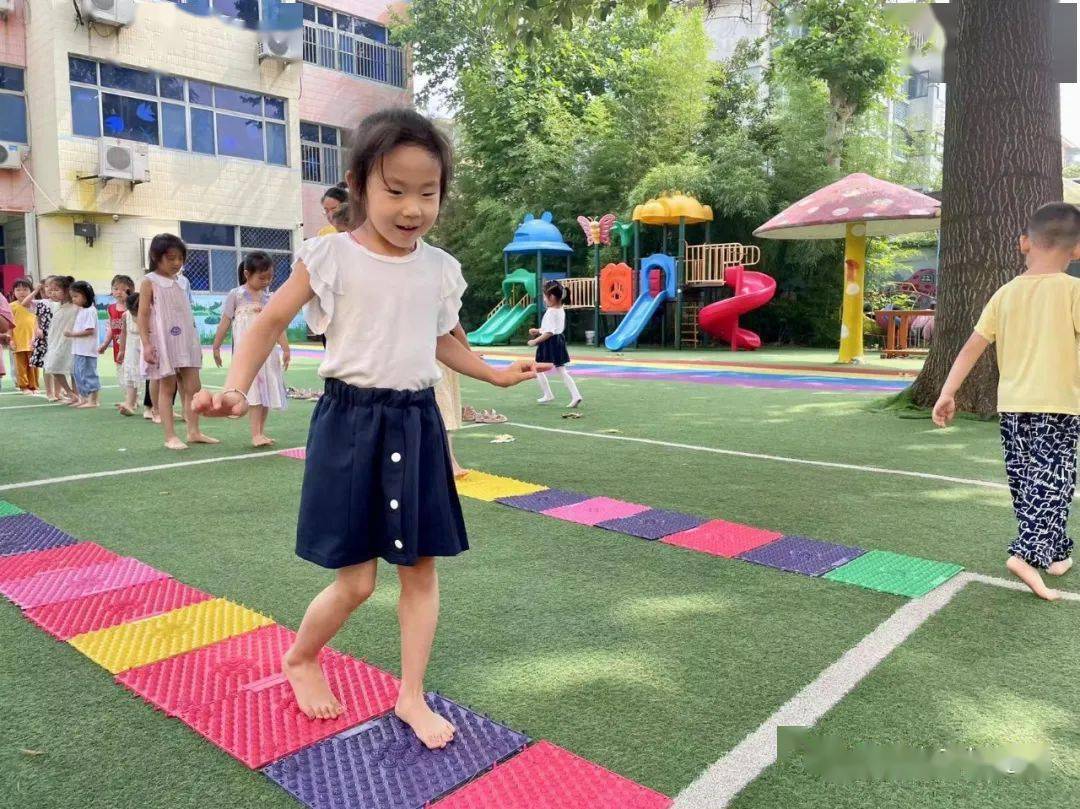 尖叫吧小脚丫东方之子幼儿园指压板挑战