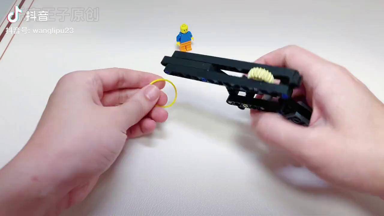 用几块积木搭建一把皮筋发射器 乐高moc 模型玩具_moc_发射器_皮筋