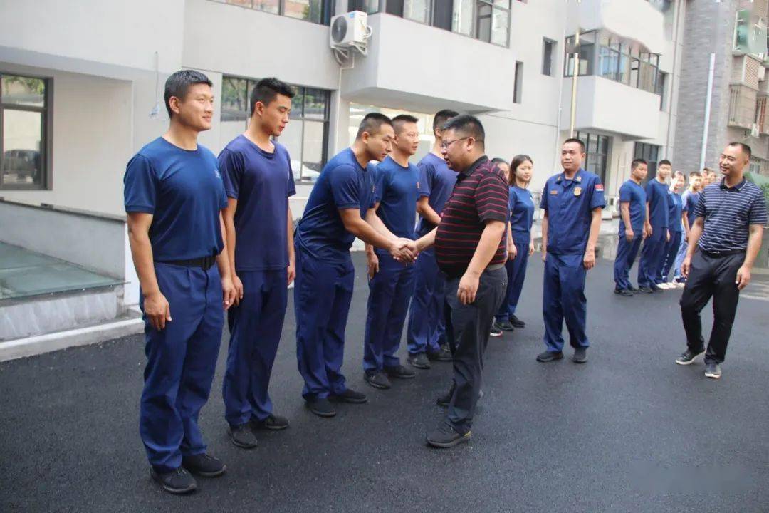 盐津县委书记杨仕翰带队慰问消防救援人员