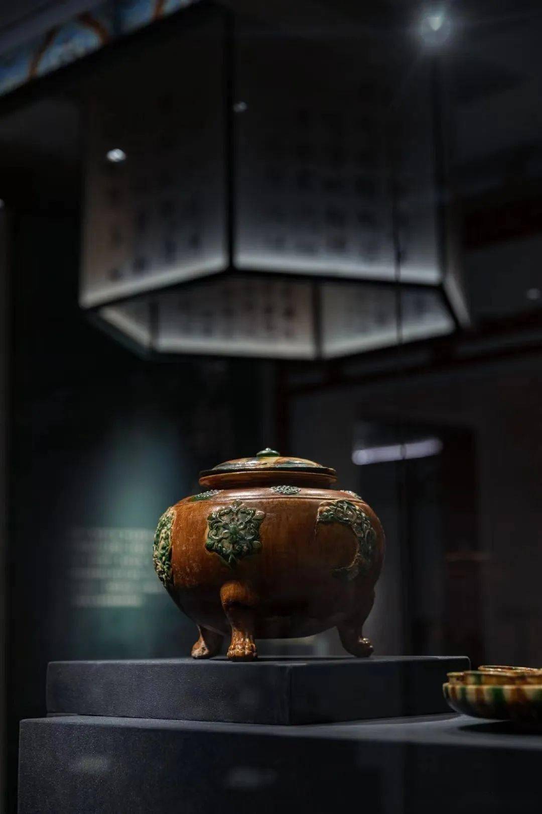 四神 陶器 洛陽三彩藝術博物館 展览｜盛夏里的炫丽大唐：唐三彩_盛唐_唐代_洛阳