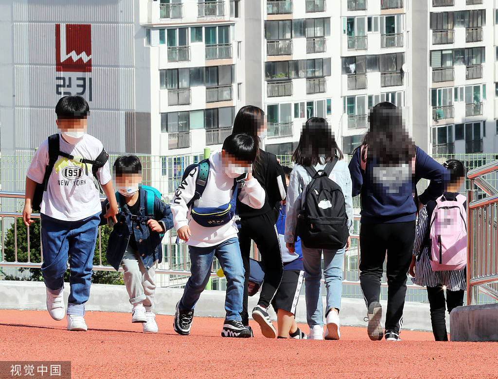 小学入学年龄降至5周岁？韩国新政策引发争议