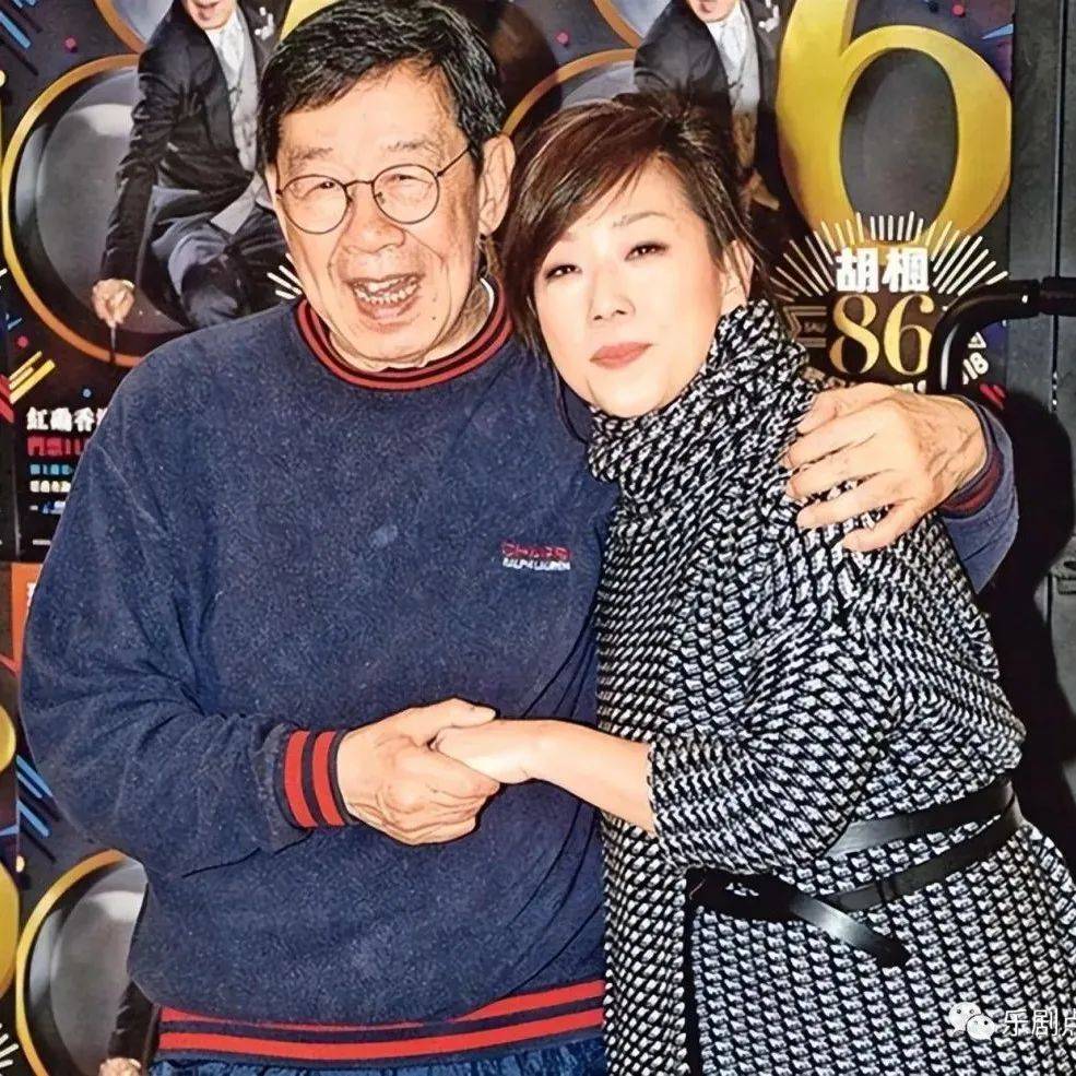林忆莲为干爸胡枫庆生，56岁气质好，与小11岁男友分手后生活低调_节目_派对_乐坛