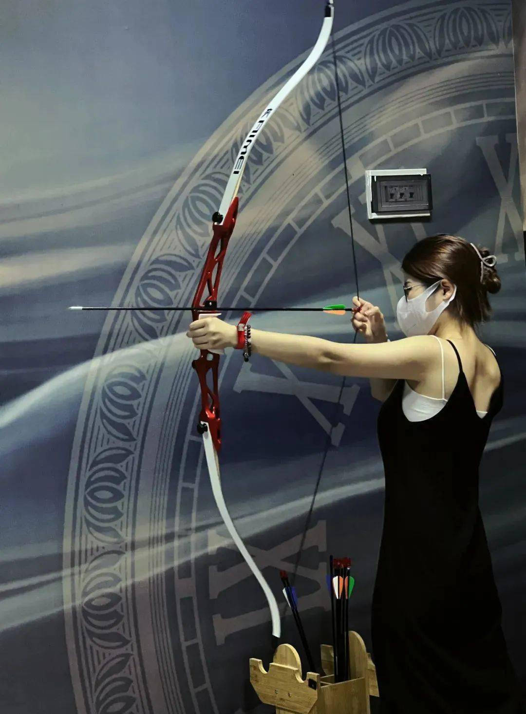 图片来源网络,以供参考玩家可以与朋友或现场对手进行真实射箭运动