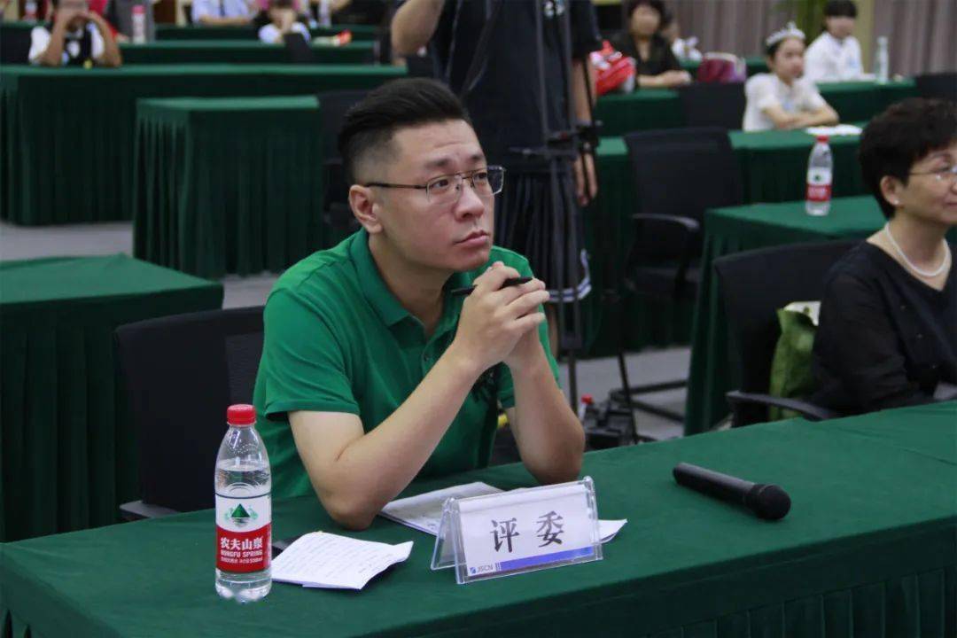 和江苏影视频道主持人马力先生