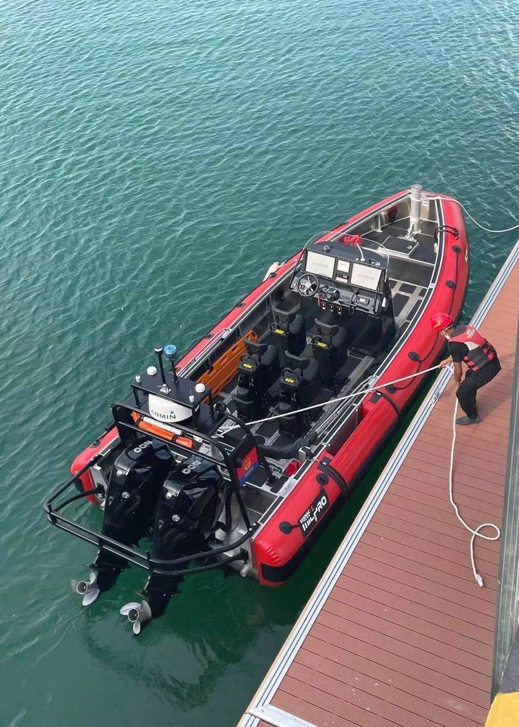 佐迪亚克高机动刚性充气救援艇和专业岸际冲浪救援艇,配合海口市消防