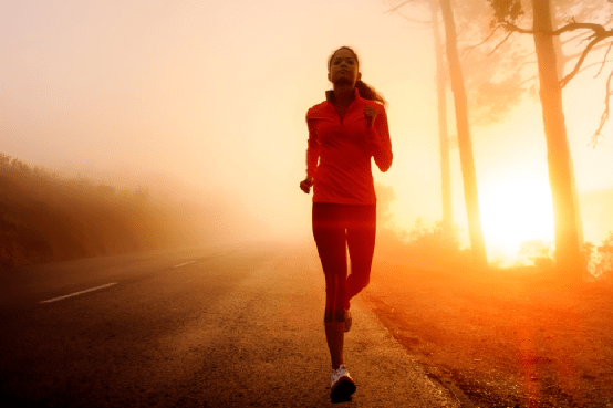 如何避开夏季跑步炎热问题：夏季晨跑的5点好处