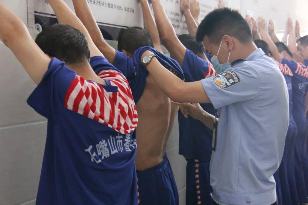 看守所民警"高墙"内的一天!_进行_在押人员_工作