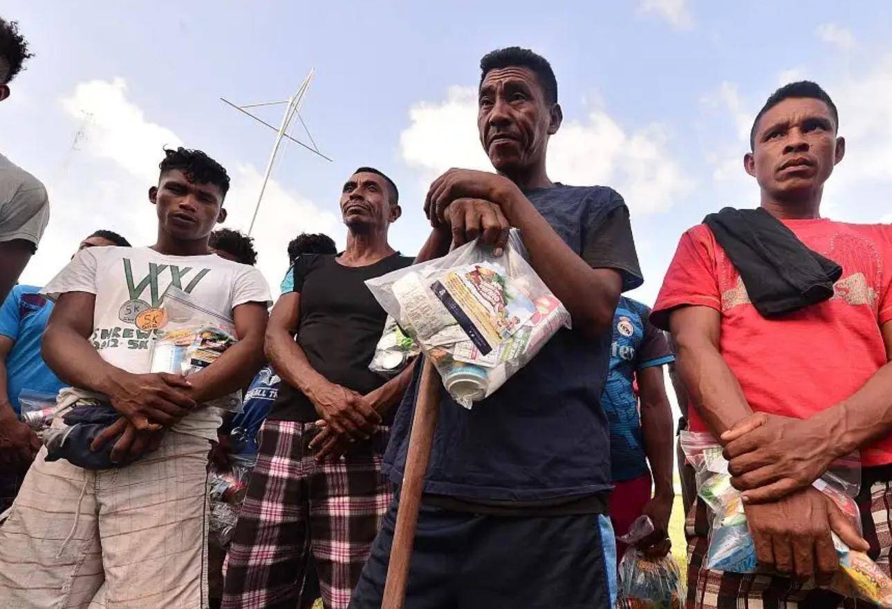 洪都拉斯移民海外华人成三军统领谁料熊伯洪的父亲一去不复返,因为种