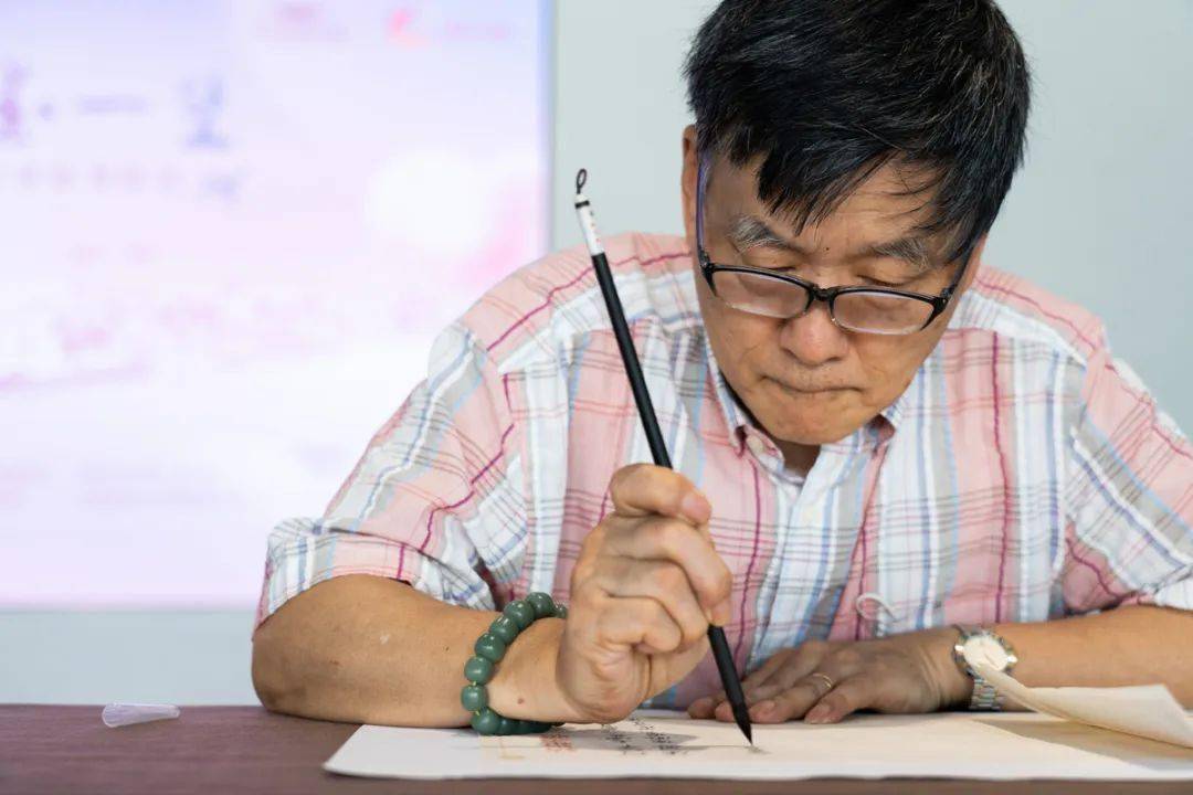 王 梦 石上海市书法家协会理事中国书法家协会会员蒋元林先生楷书取法