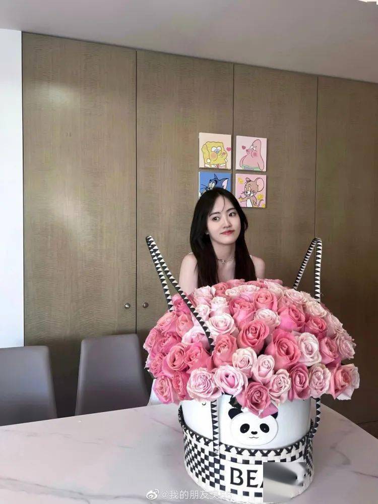 jkl,ming女朋友,uzi老婆晒七夕玫瑰.lms热议wbg落败:on把比赛当抖音._