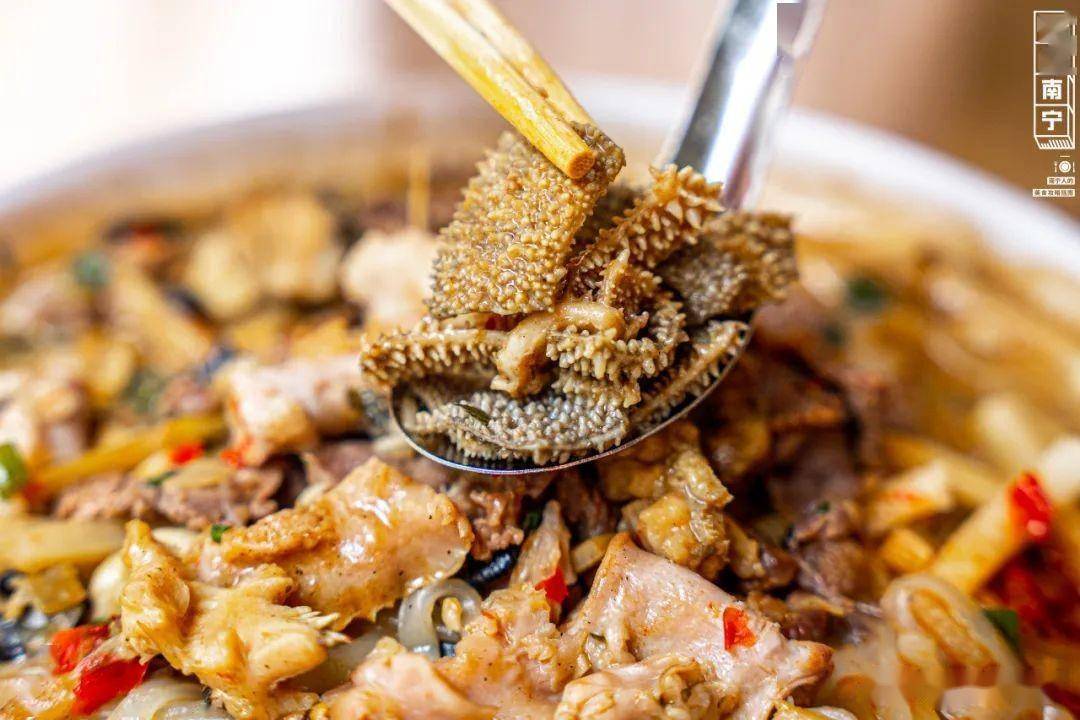 大众搜不到的粉店我们花了150块吃老友牛杂