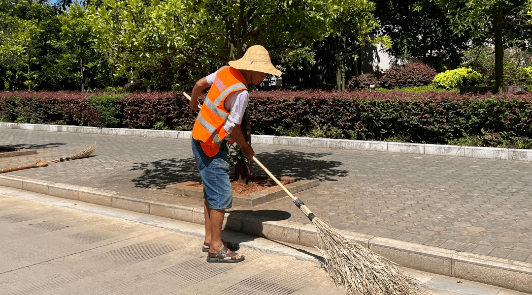户外工作需防范热射病_市民_石屏县_热天气