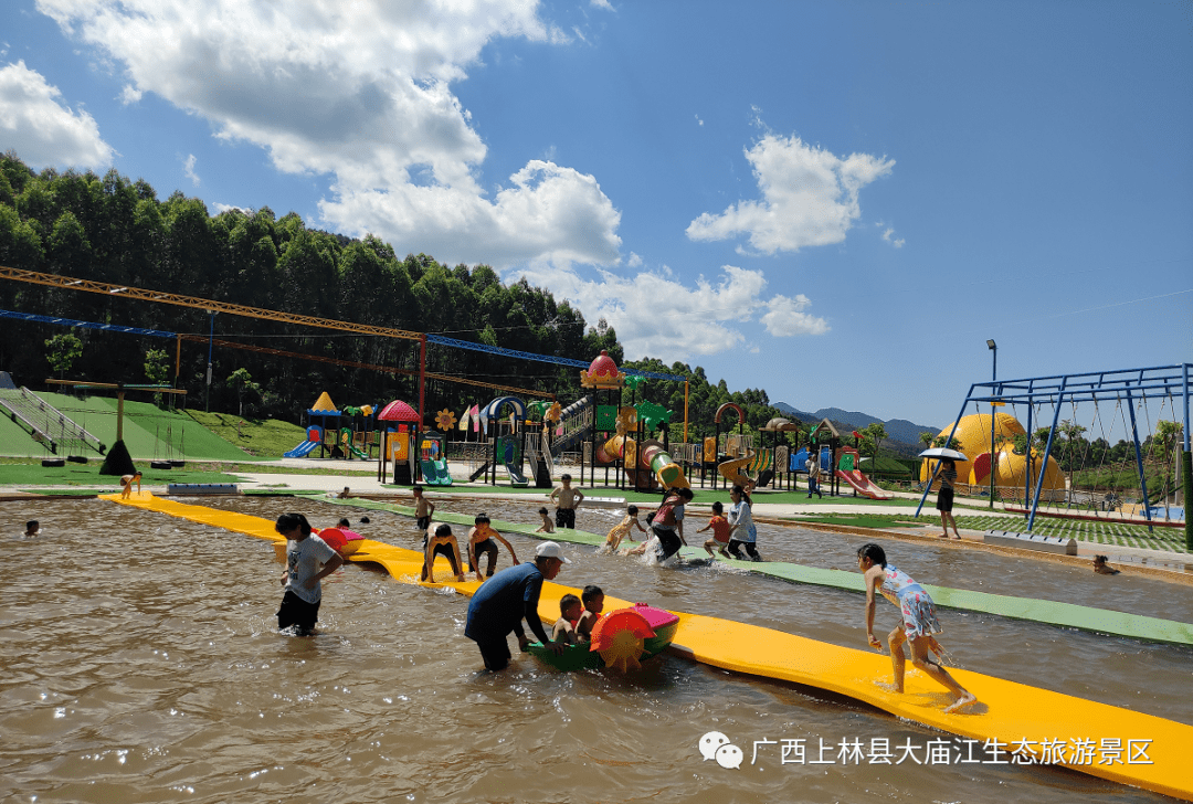 参与方式:活动期间,转发此链接到朋友圈集100个赞,在景区大门口售票处