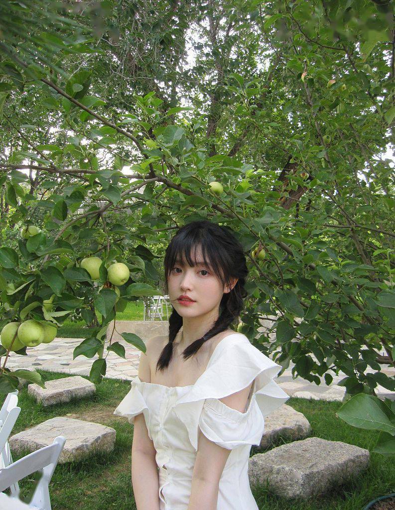 张楚寒发布双马尾白裙造型写真 清纯甜美初恋脸让人心动_张楚寒_写真