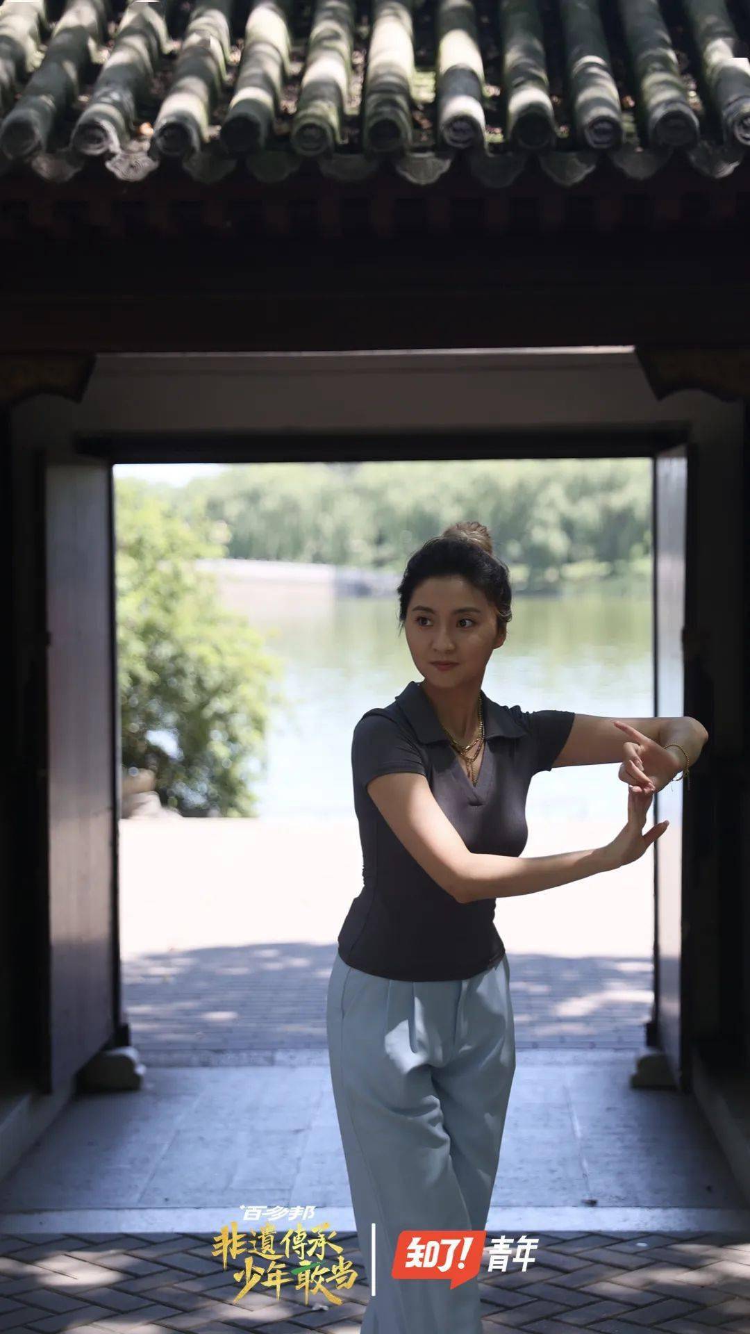 她渐渐发现,京剧演员都是把演出当作一个成品去完成,在舞台演完就