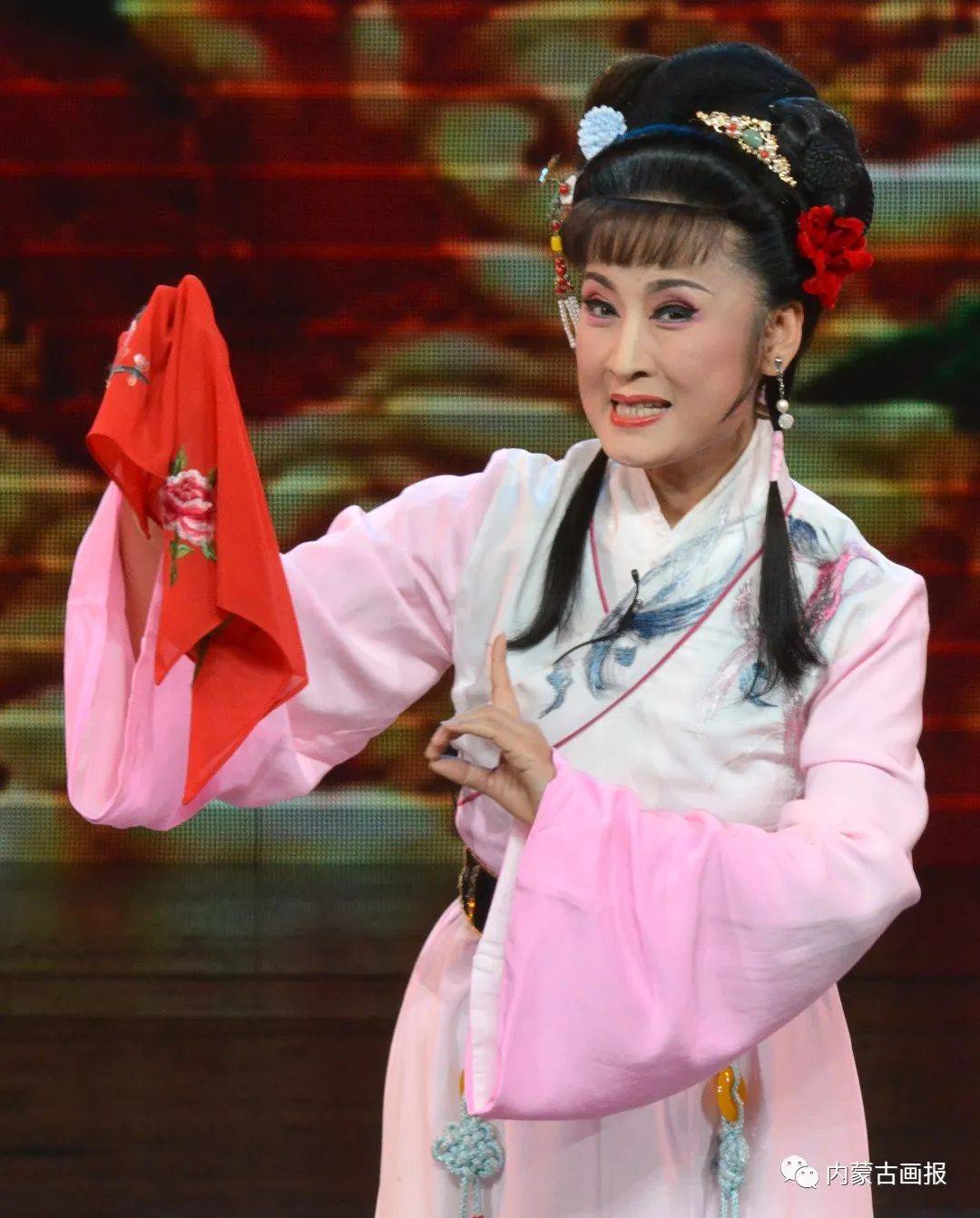 呂劇《姐妹易嫁(選段)》表演者:呂淑娥京劇《貴妃醉酒(選段)》表演者