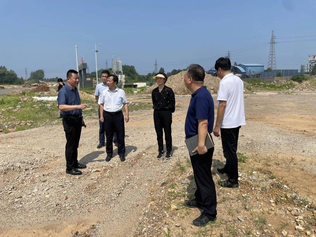 8月5日(周五),市信访局副局长张健到铜山区利国镇督导信访工作,实地