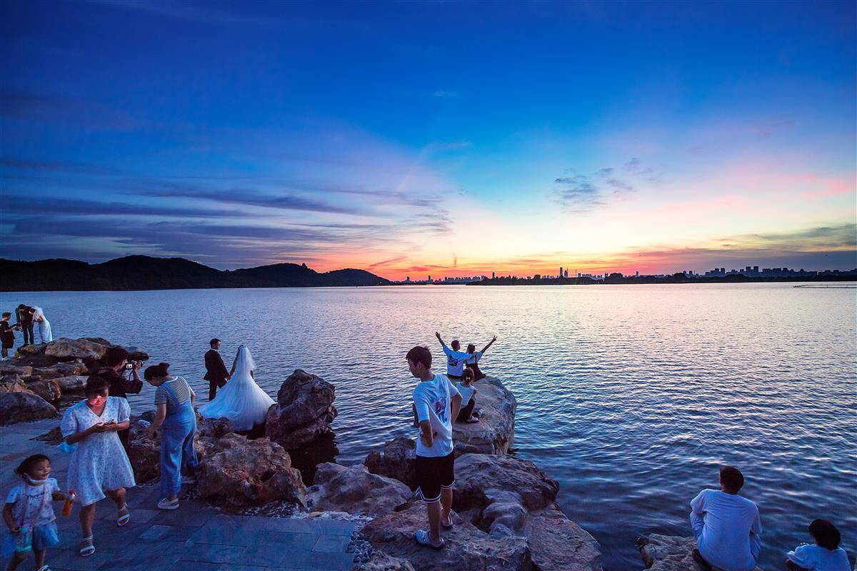 东湖落雁景区升级归来 叠石观涛景点成观日落赏晚霞胜地