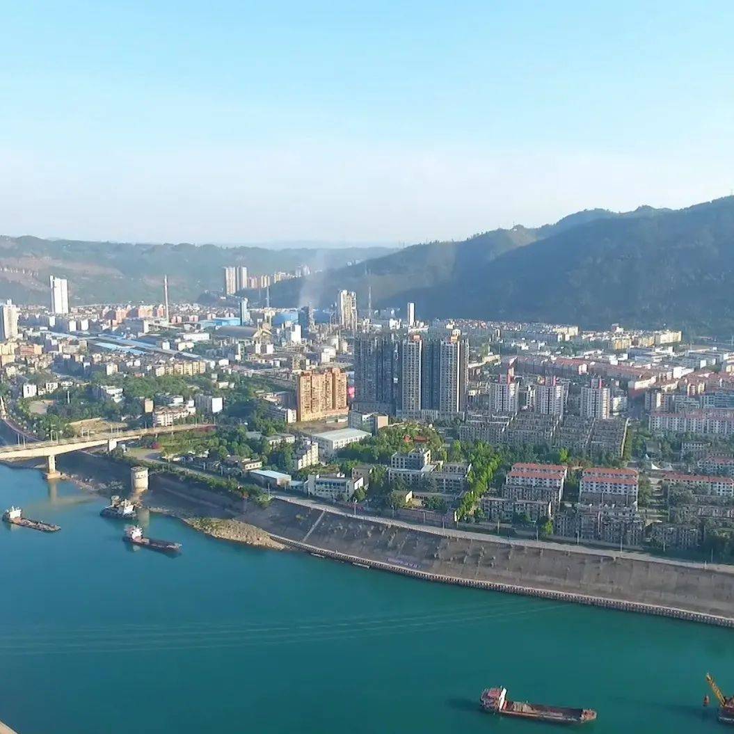【伟大变革 非凡十年】“我家就在岸上住”系列报道第一集:水富:一个来了就不想走的江边小城_曾嵘_金沙江_茶房