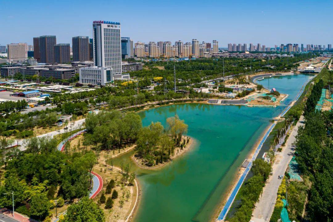 环城水系中的北湖公园水面比过去大了很多.