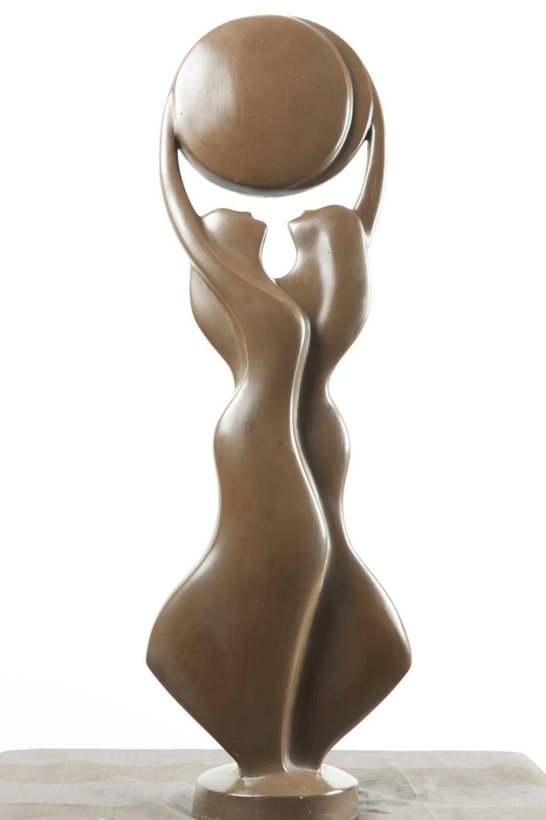 【中华艺术宫 | 线上展览】中国重要女性雕塑家吴慧明:用最简约的要素