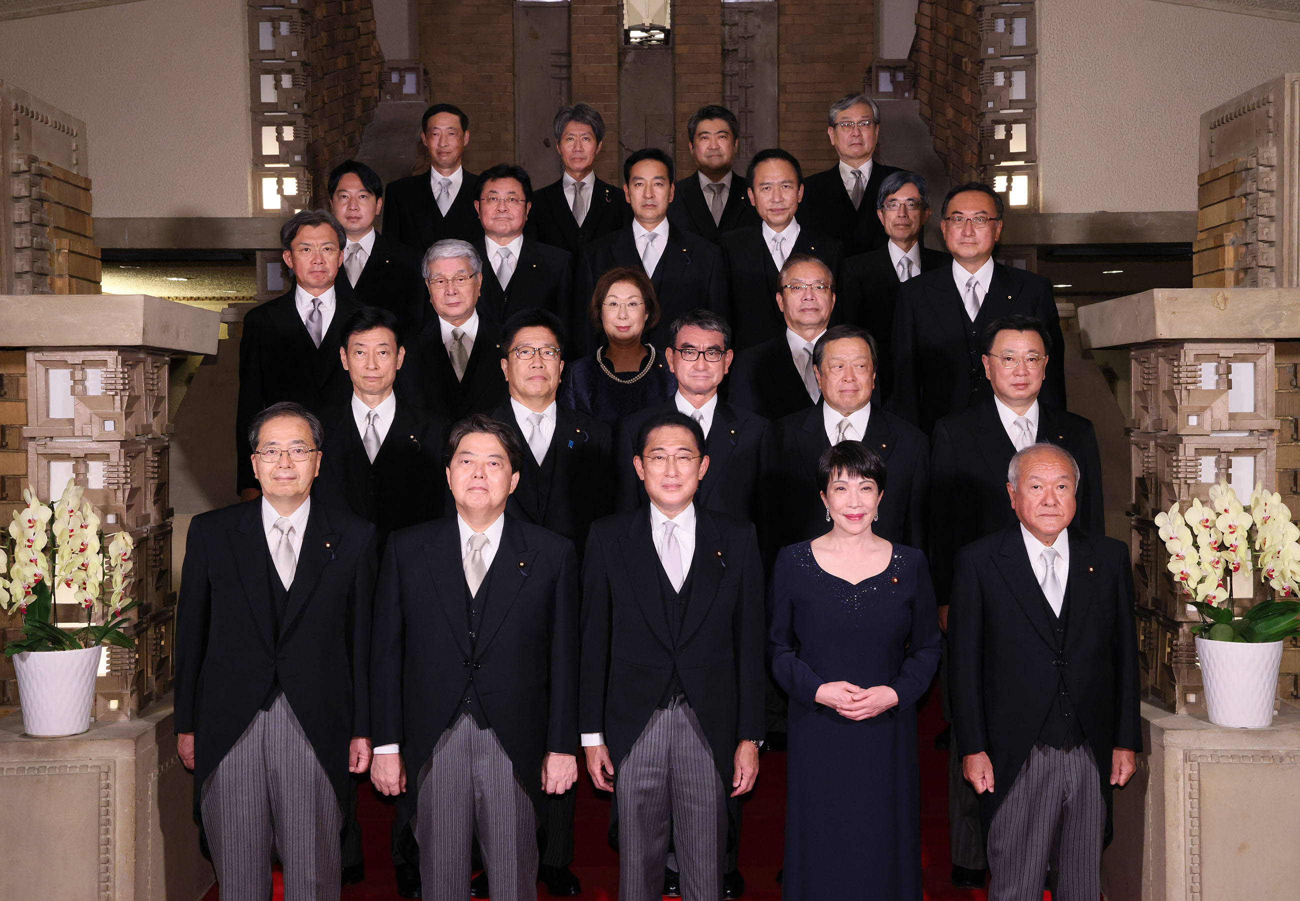 日本内阁“大换血” 岸田“洗牌”意在何方?_刘庆彬_林芳正_防卫大臣