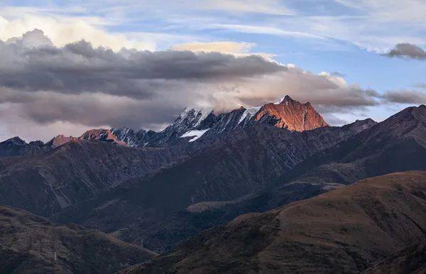 卡瓦洛日(组照) 刘炳科多彩的窗户(组照) 钱小平丹霞醉红颜(组照) 王