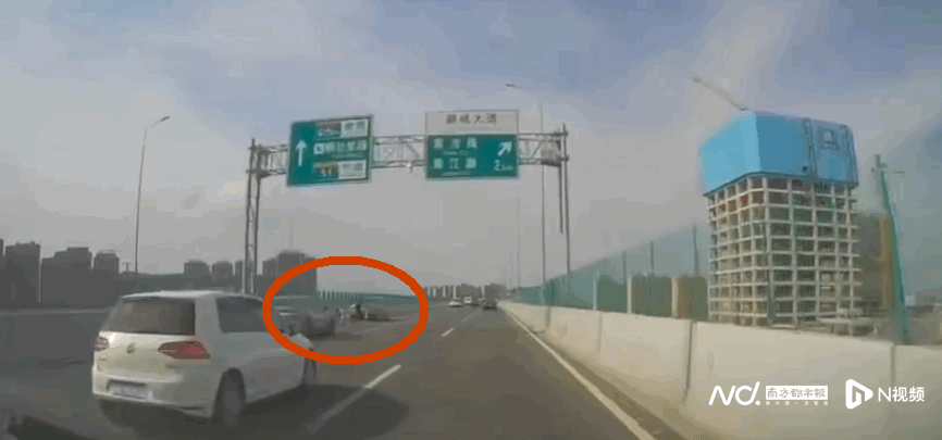 小鹏P7车主高架桥把人撞死，“智能驾驶”背锅？