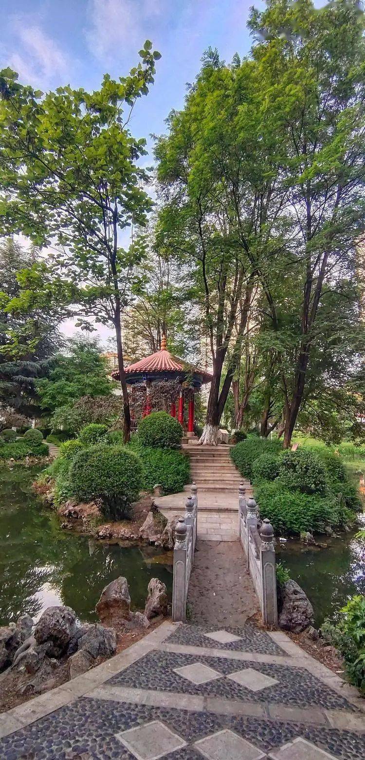 昭通:立秋后的"清官亭"公园!_生活_王禹甸_三多