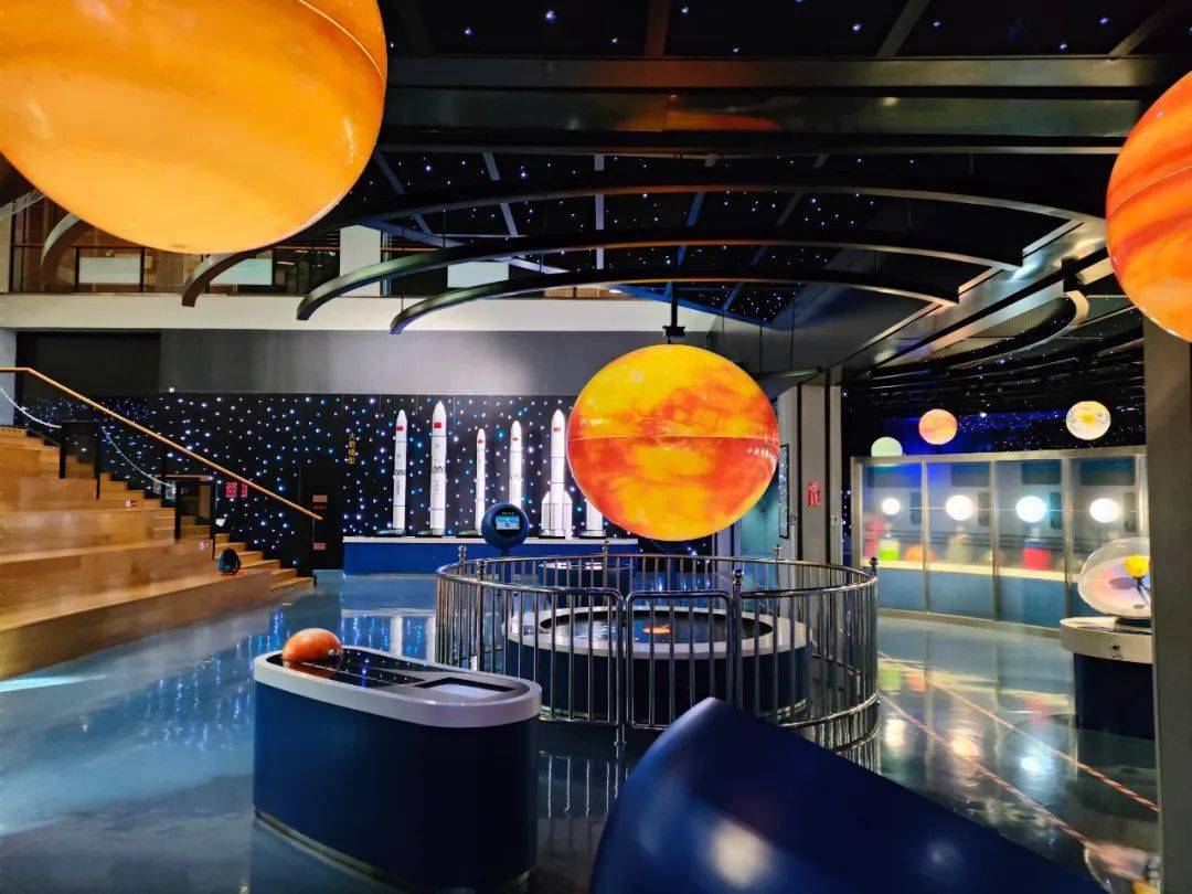 红立方研学一日营 | 科学与艺术的碰撞!领略科技前沿的力量