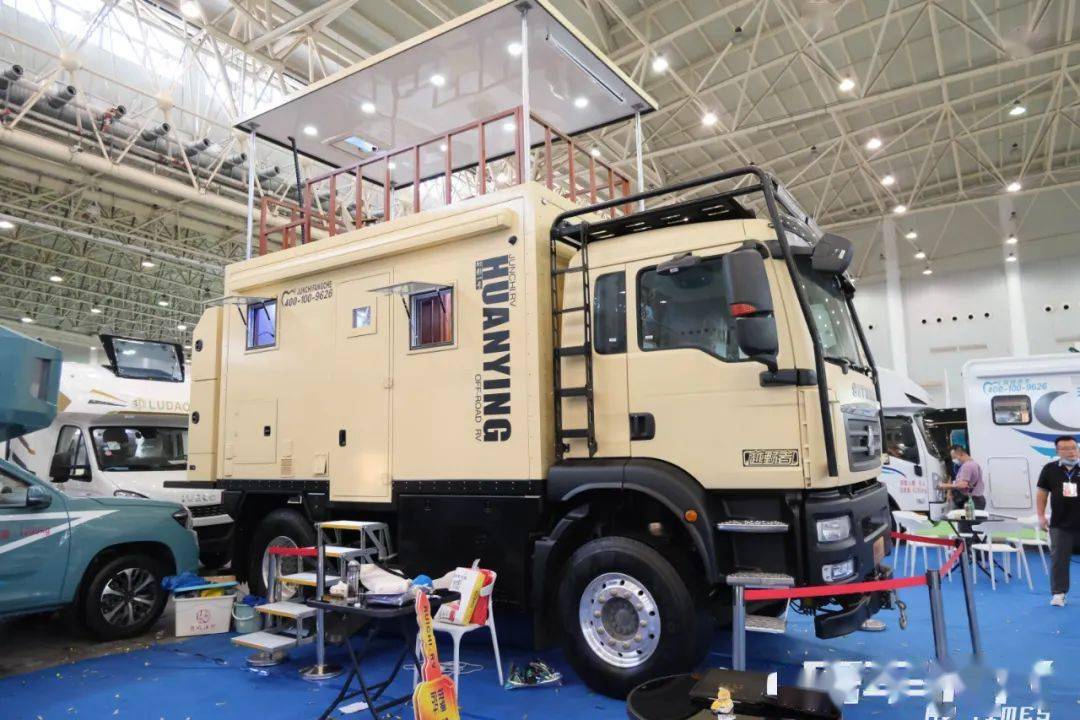 展会第二日骏驰汕德卡越野房车全景升降露台后拓床铺设计c照可开