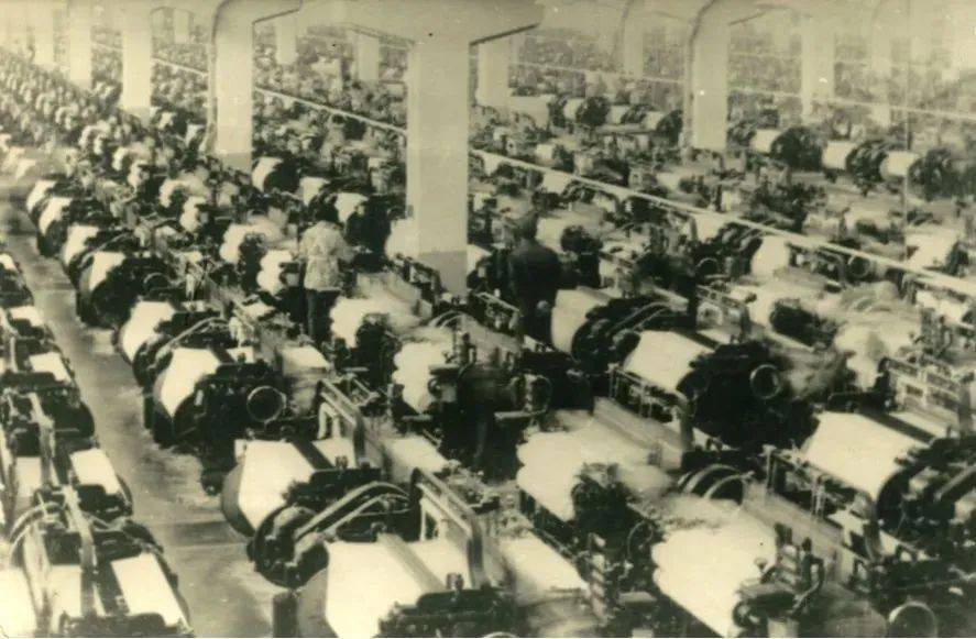 创造出了在荒坡大沟上西北一印等五个纺织厂及配套生活区西北国棉三厂