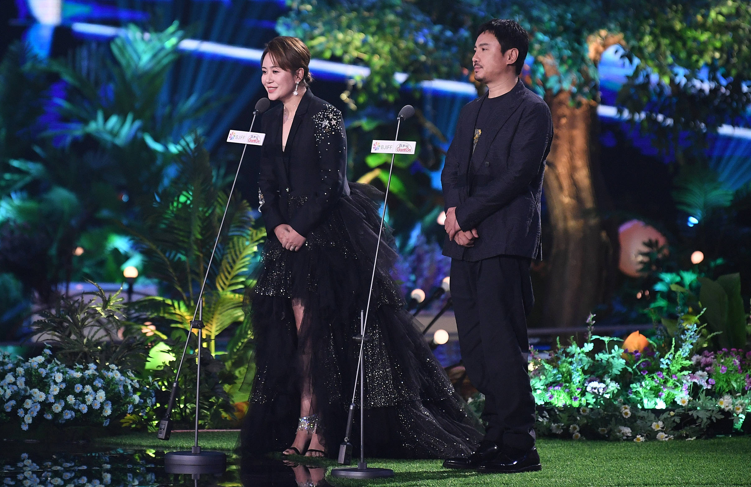 沈腾和马丽组成的"沈马组合"介绍了《速度与爱情》《一个不愿观看的