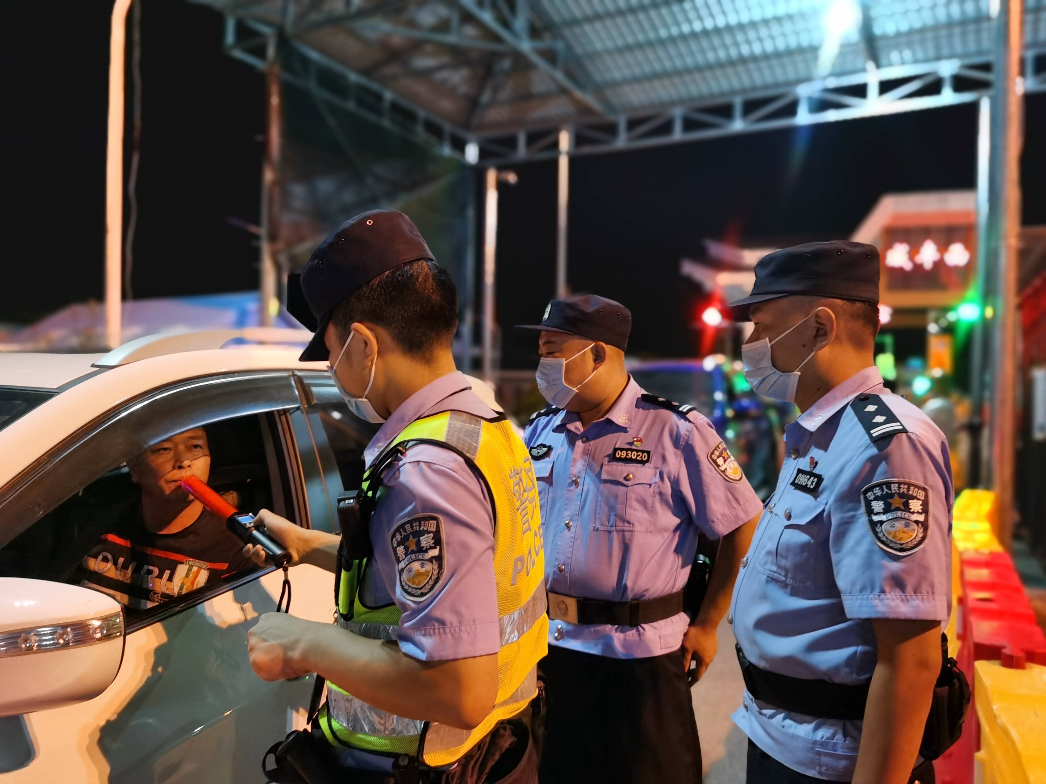 咸丰公安开展第二次夏夜治安巡查行动