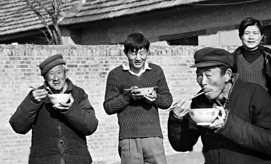 70年代的怀旧老照片,勾起满满的回忆!_小孩_什么_孩子