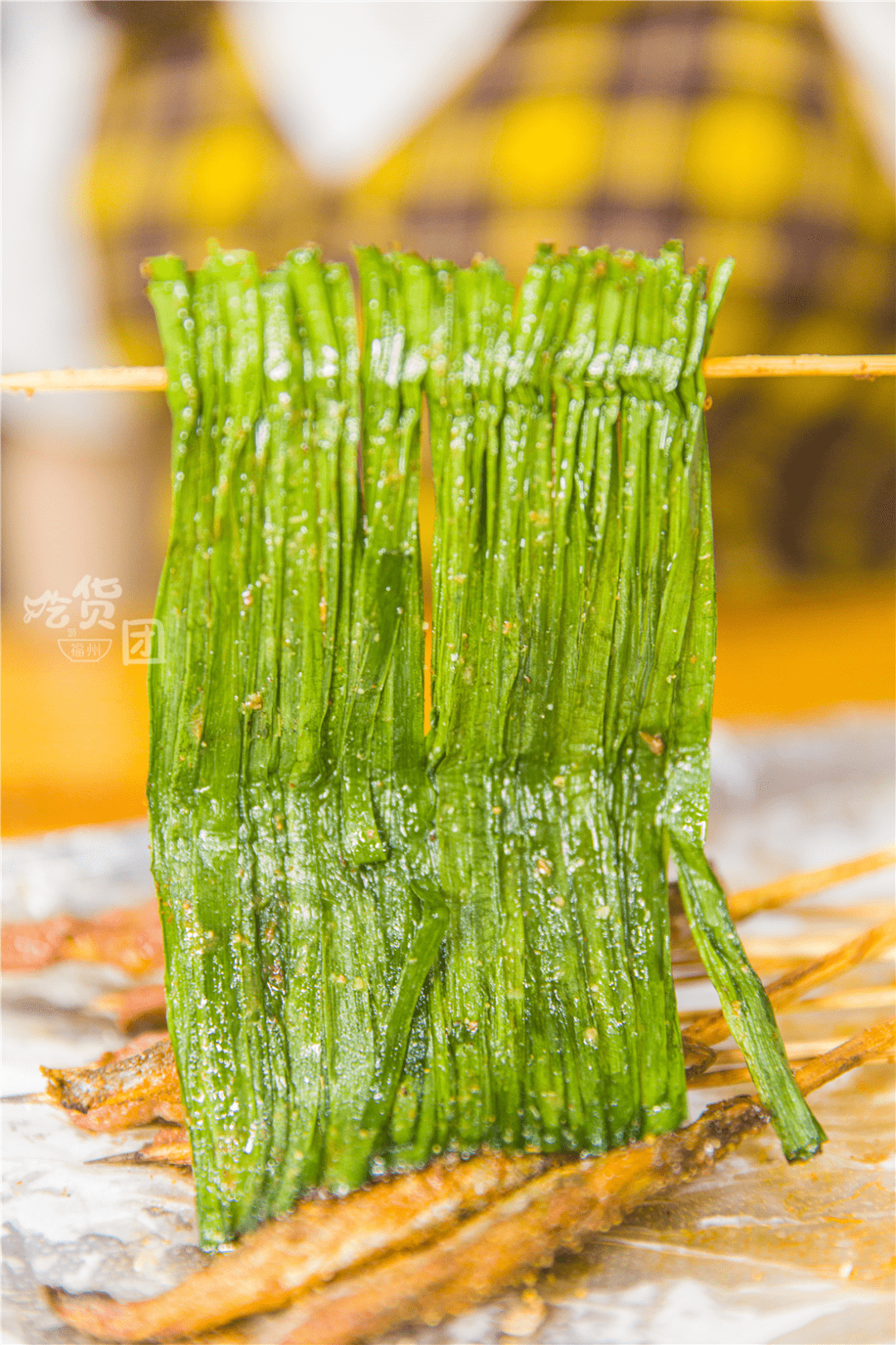 吃了那么多肉肉,也别忘了挑点素菜吃吃,培根香菜卷,韭菜,金针菇.