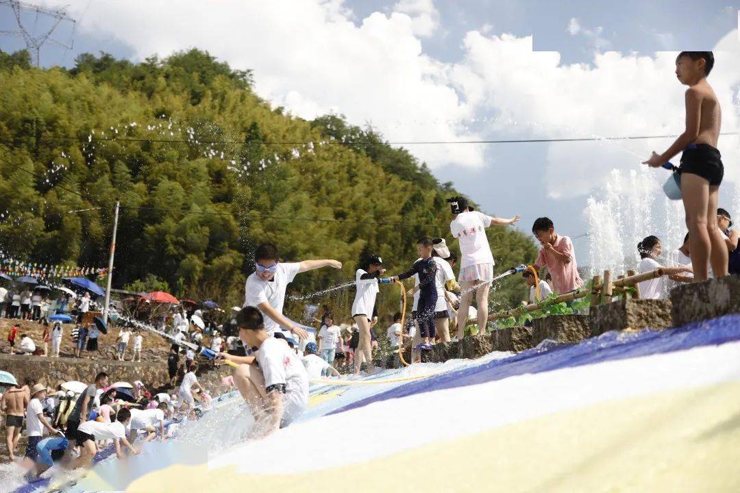 丽水景宁：亲水节上千人泼水 尽享夏日狂欢