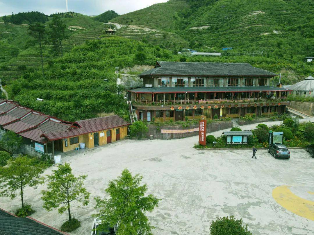 金紫山丰绿生态休闲农场依托自然优美的十里平坦草原风景,舒适怡人的