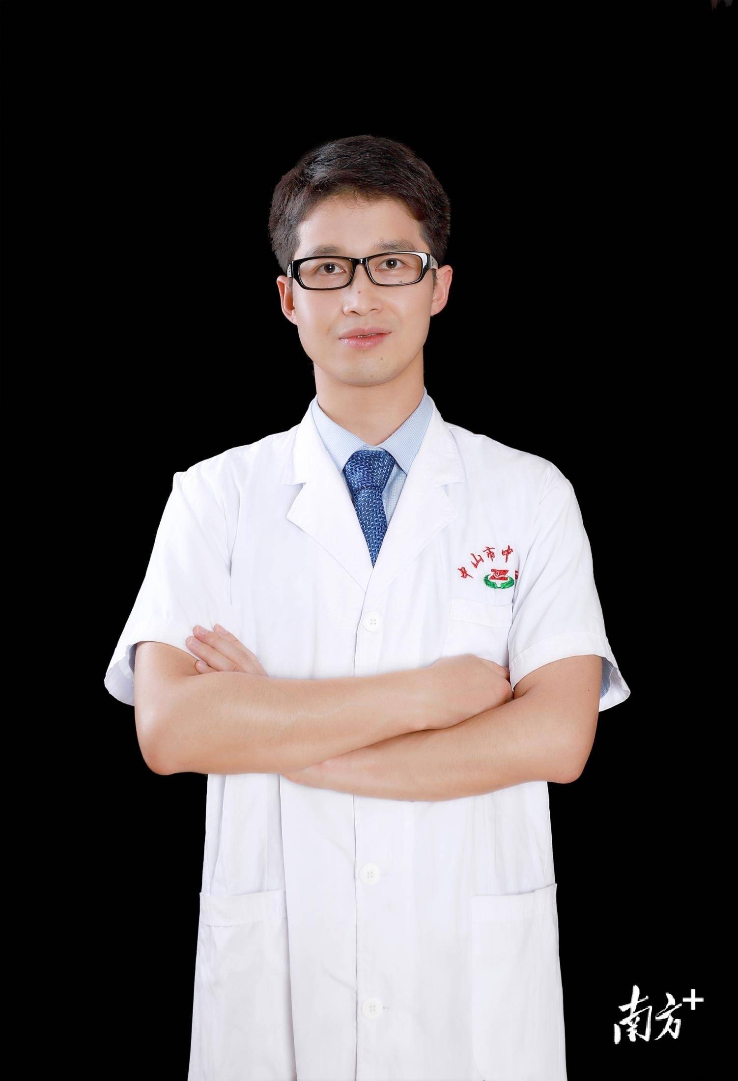 入选"青年名医"的医生名单为(按拼音字母排名):曾建峰,高恒,李大刚