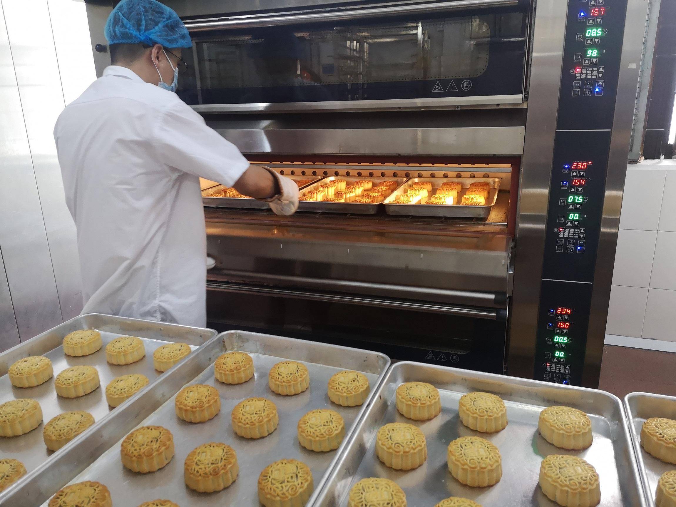 「图集」东莞横沥:中秋将至 传统手工月饼生产忙_副食品_馅料_工序