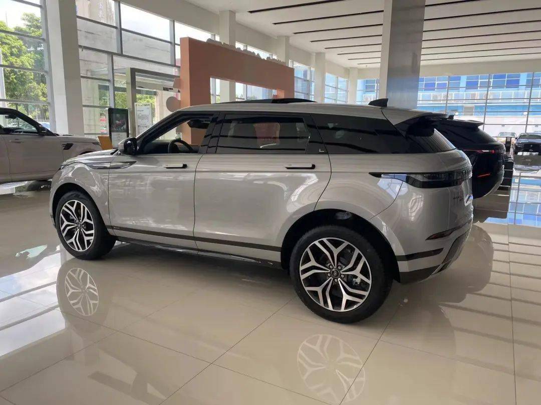 悬浮式车顶suv鼻祖换代!后排空间仅次于揽胜加长版,竟优惠8万!