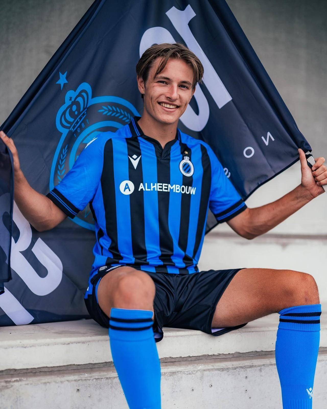 布鲁日发布2022/23赛季主场球衣_黑色_衣领_条纹