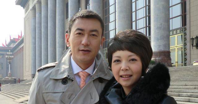 隐婚14年少有人知道,今一家4口幸福美满_郑天亮_鲁健_工作