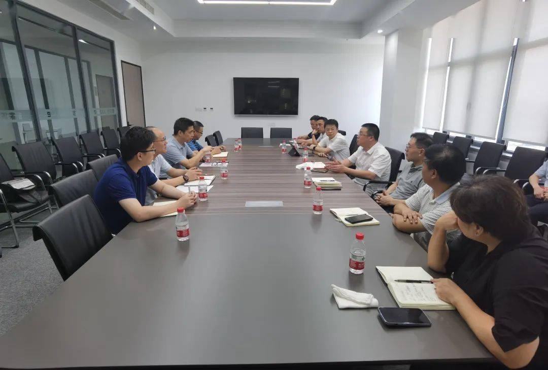 市商务局党组成员,总经济师姜良根,江北区委常委,副区长顾国兴,江北区