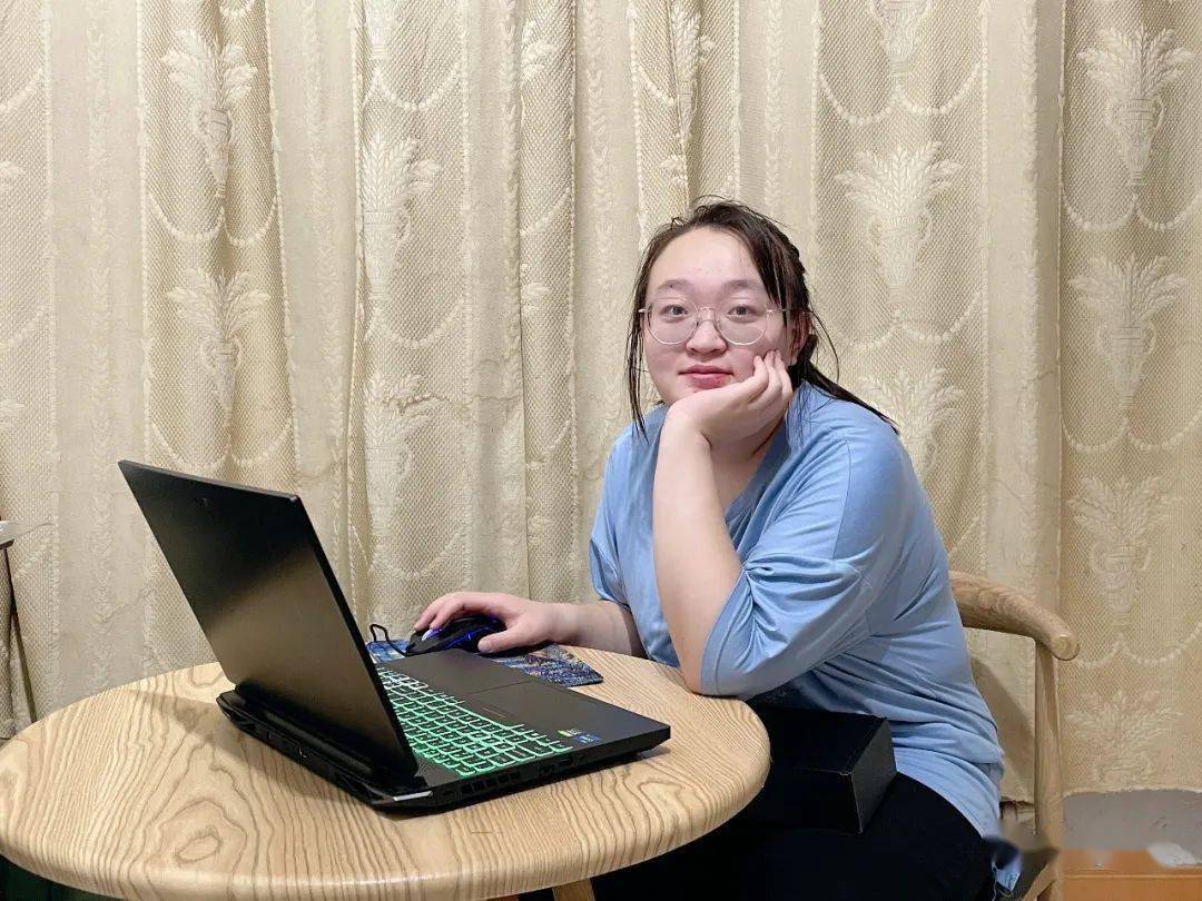 魏嘉欣 | 用青春写意一片赞叹!_家乡_学子_父母