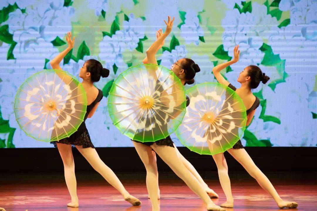 记海宁市青少年宫中国舞十级学员毕业汇报演出_舞蹈_答案_训练