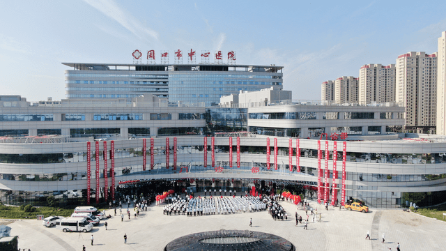 近日,睿显为周口市中心医院新旧院区配置多台智能阅片工作台,8m及4m