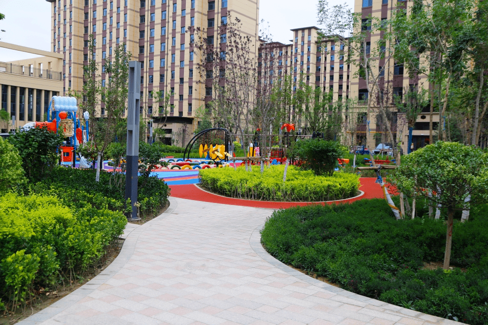 万隆地产·南湖国际荣获嘉峪关市首家"交房即交证"荣誉单位!