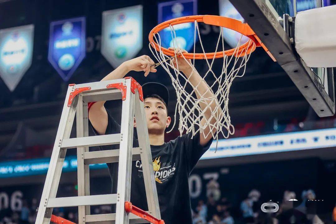 54战胜湖南省地质中学长沙市明德华兴中学男子篮球队落下帷幕